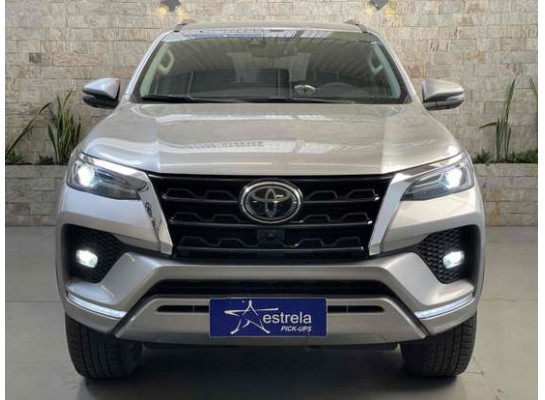 Toyota HILUX SW4 2.8 DIESEL SRX 4X4 AUTOMÁTICO 2023/2023